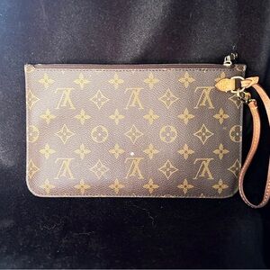 Louis Vuitton Monogram Neverfull Clutch
Barely used, perfect condition!